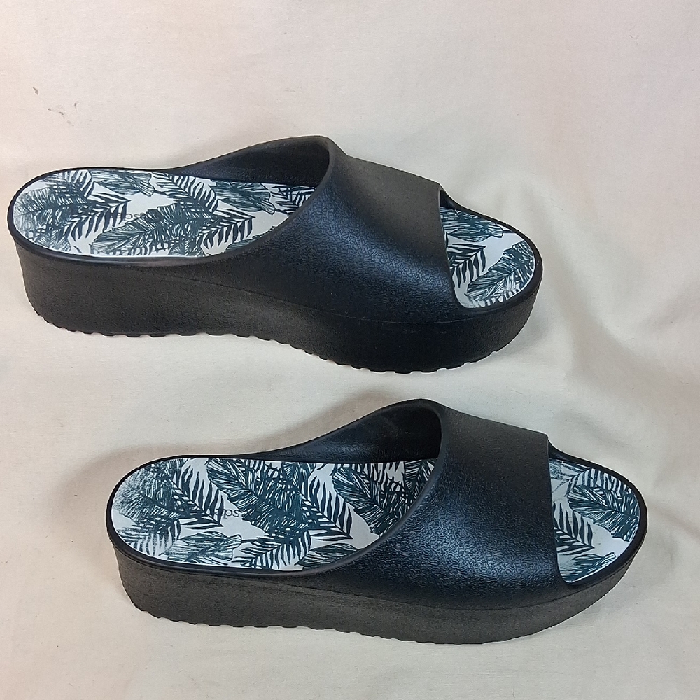 BareTraps Black Platform Slide Sandals with Leaf-Print Insole